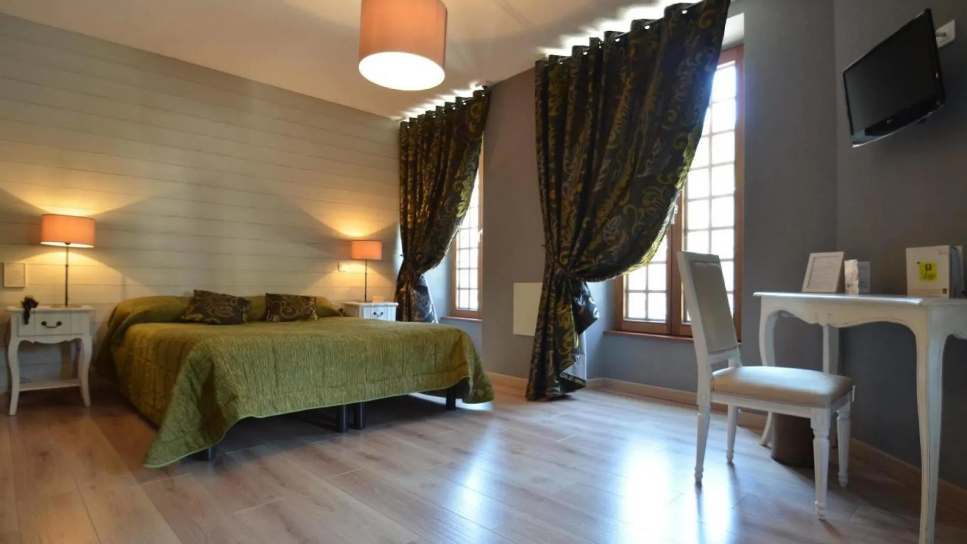Hotel Logis Hotel-Restaurant Le Relais Hauterives