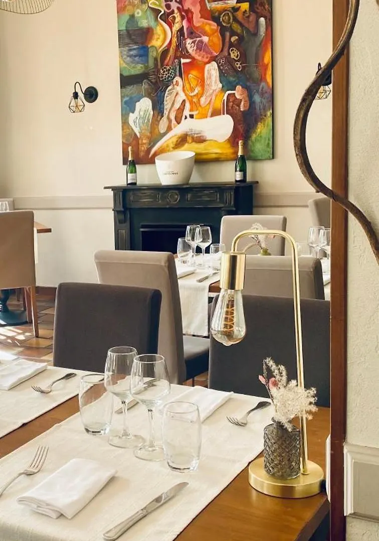 *** Hotel Logis Hotel-Restaurant Le Relais Hauterives Francia