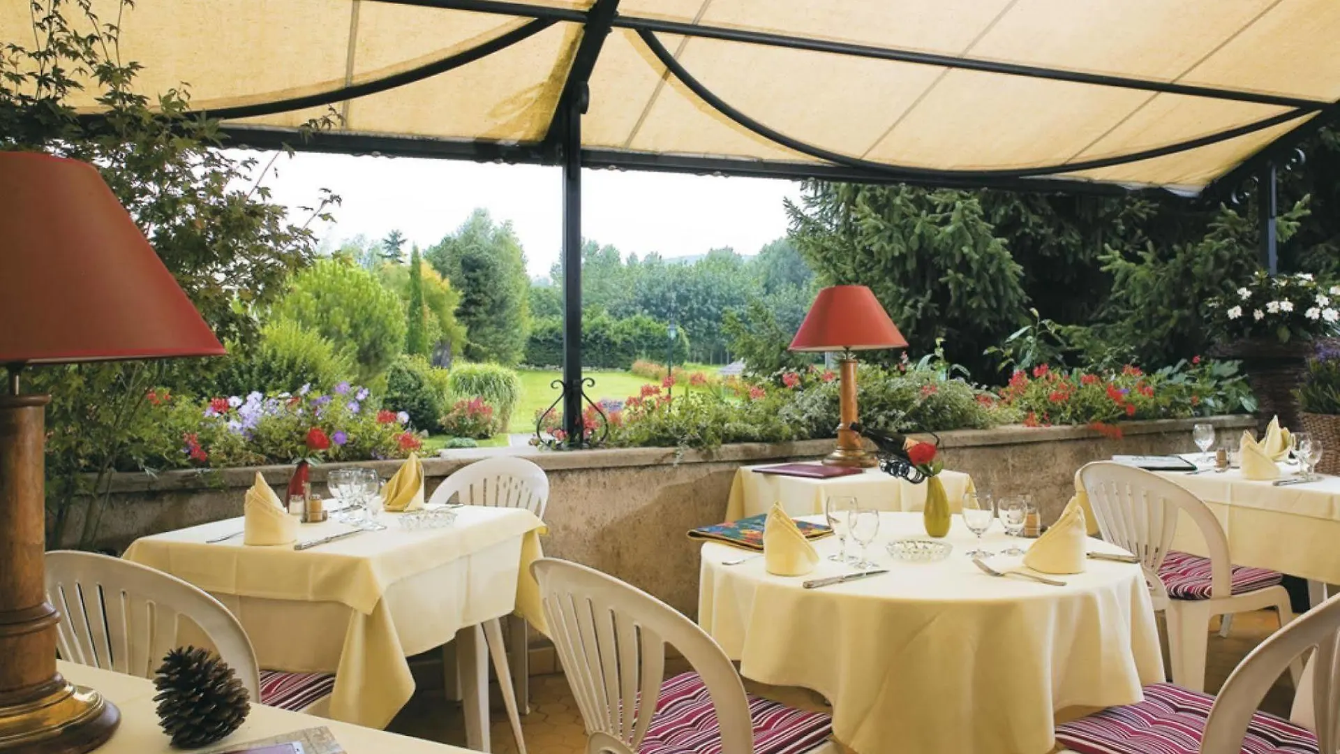 Logis Hotel-Restaurant Le Relais Hauterives Hotel